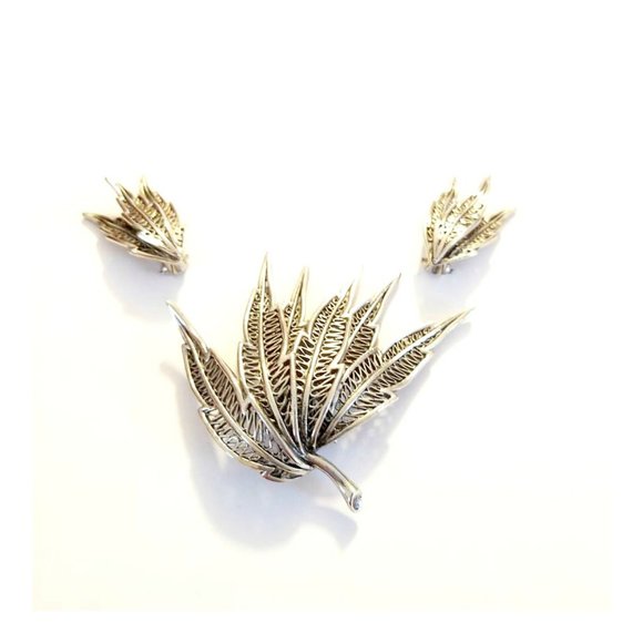 Avante Jewelry - Vintage Designer Signed Leaf Brooch Set